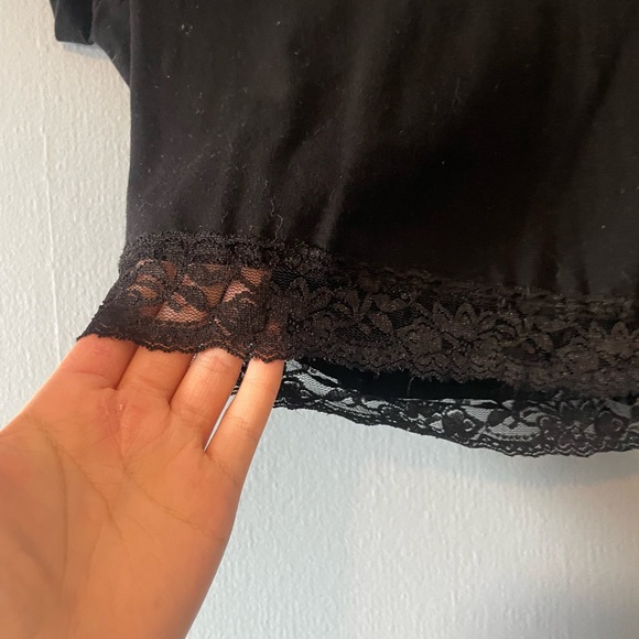 ❗️3/$20❗️Lace trimmed crop top - Picture 2 of 3